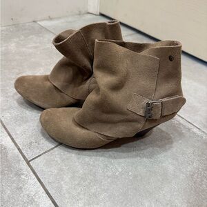 Steve Madden Tan Suede Lorrena Booties